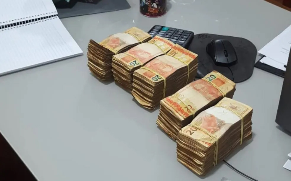 Dinheiro apreendido pela PF em Governador Valadares — Foto: Polícia Federal
