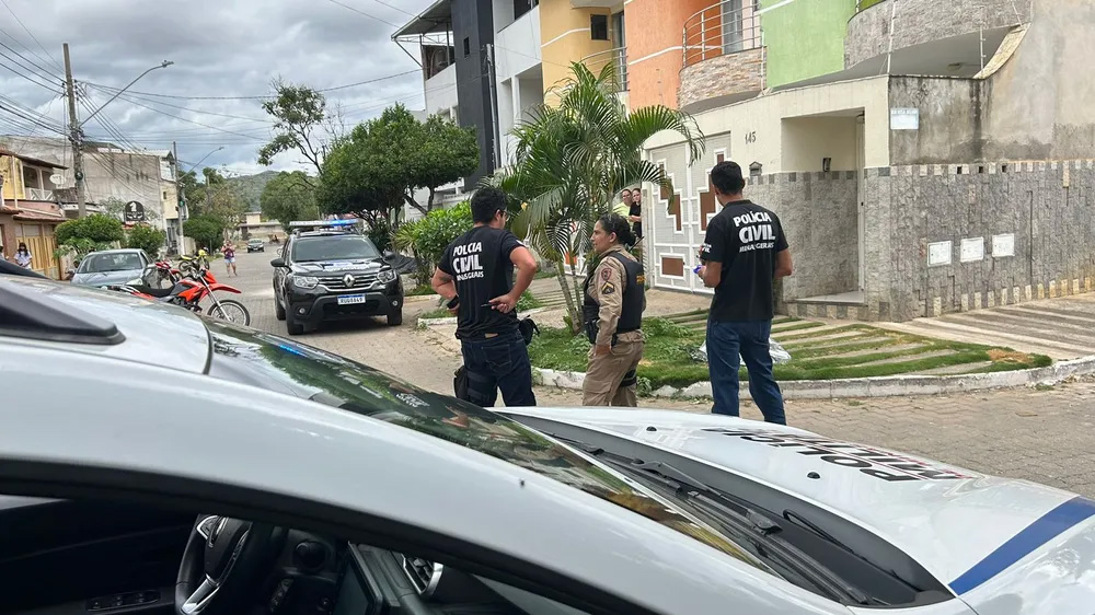  Mulher é morta pelo ex-marido em Governador Valadares — Foto: Roberto Higino 