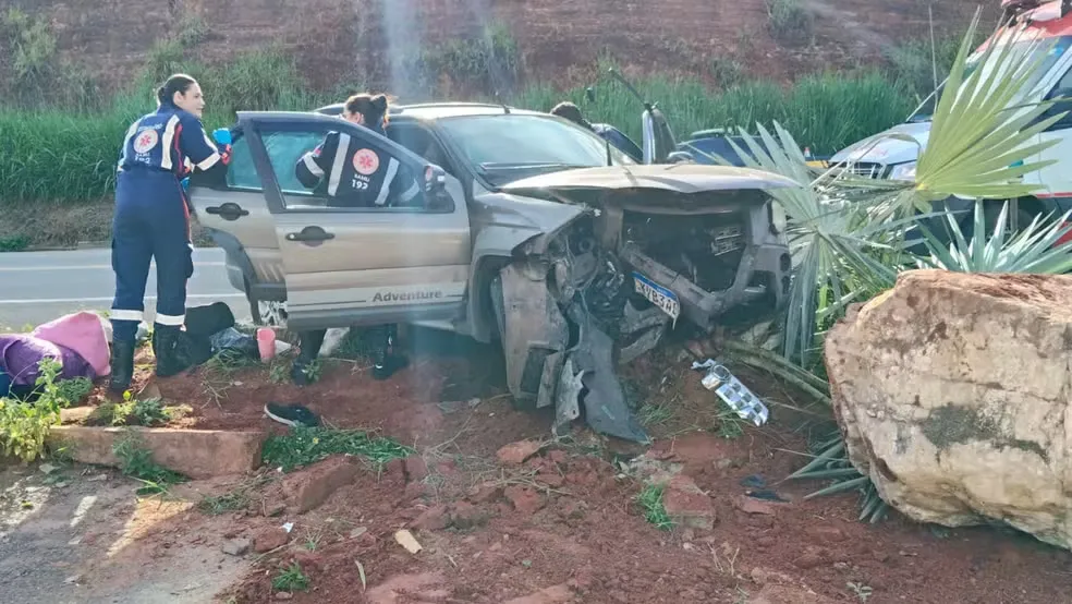 Acidente na BR-116 deixa mãe e filho mortos em Governador Valadares